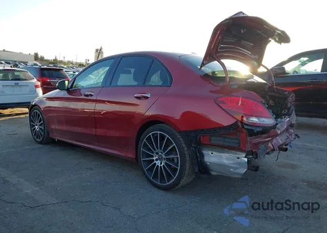 2018 Mercedes-Benz C 300 z USA, uszkodzony, nr VIN 55SWF4JB7JU276810